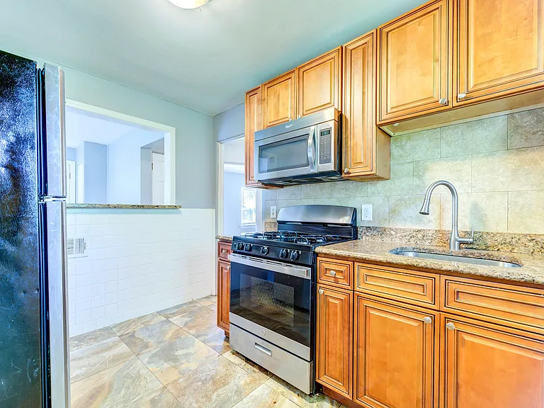 7865 Wayne Ave — Photo 6