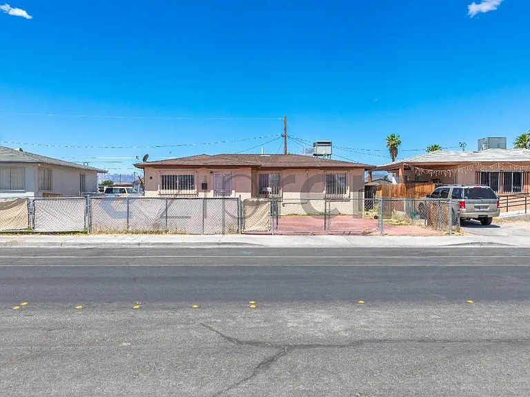 1209 H St — Photo 1