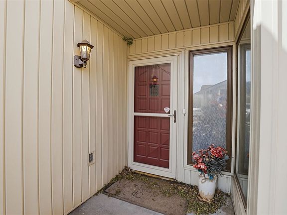 3rd image of 2529 Windsor Rd