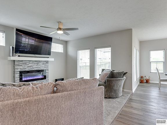 5th image of 9552 S 183rd Ave