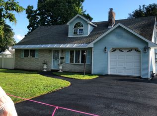 24 Knob Hill Rd, Loudonville, NY
