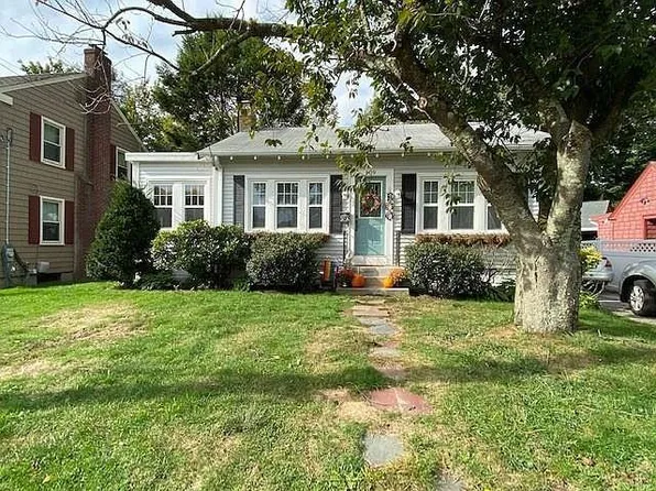 109 Hope St, Rumford, RI 02916