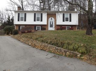 3565 Meadowlark Rd, Roanoke, VA 24018