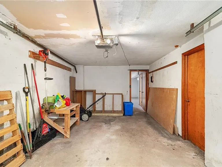 51 Ambrose St — Photo 45