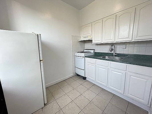 5th image of 43 Three Qns Blvd #3