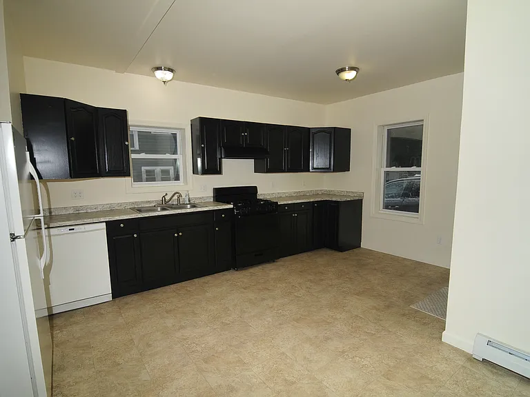 22 Central St #A — Photo 2