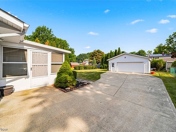 2nd image of 7655 Manor Dr