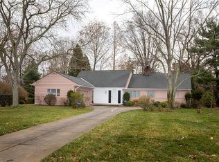 3285 Nelson Park Dr, Rocky River, OH 44116