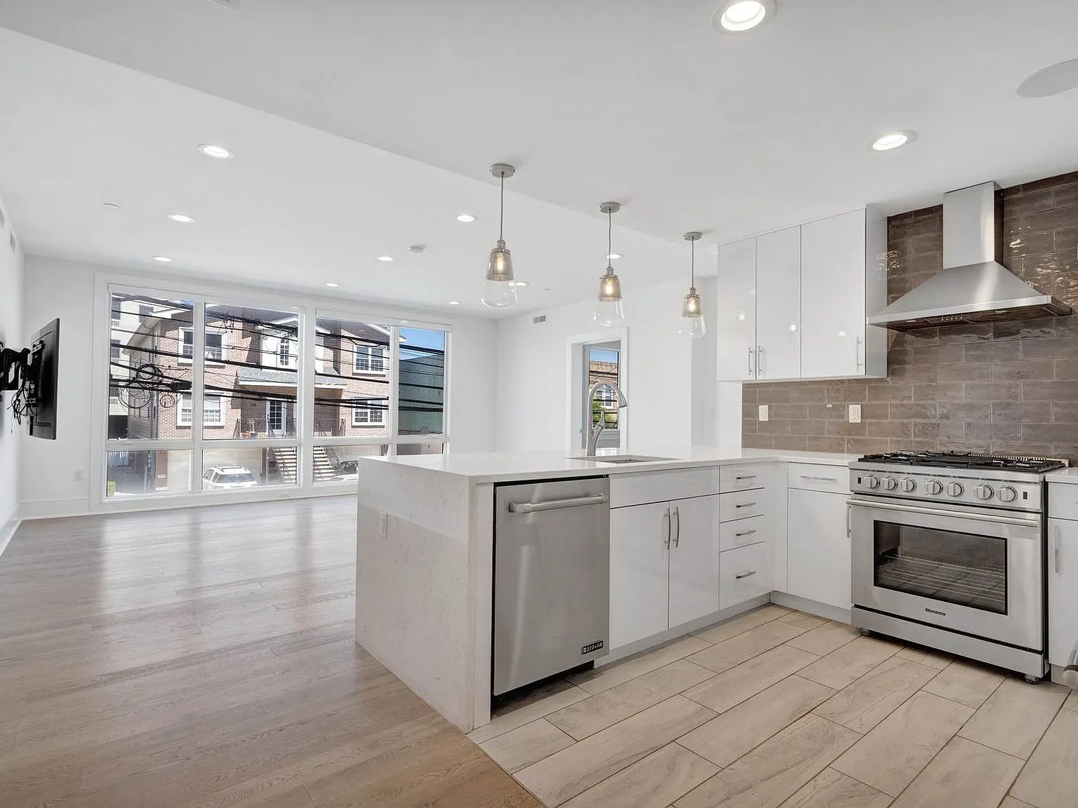 2 bed, $3,800 — Photo 2