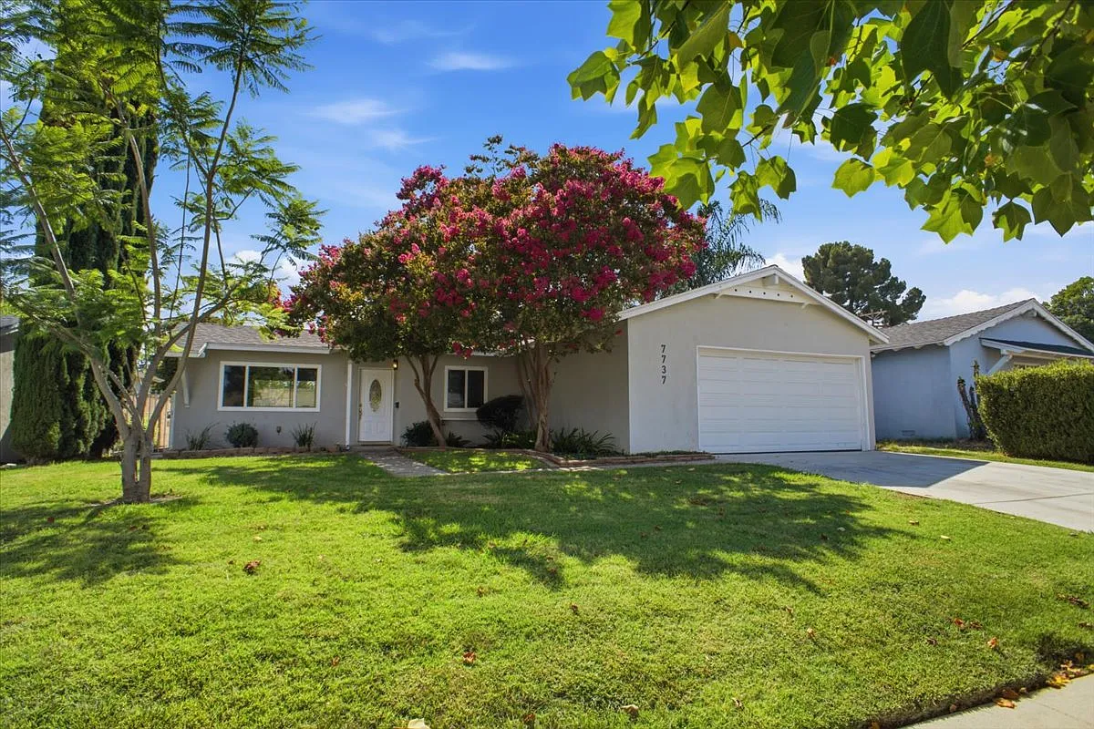 3 bed, 1463 sqft, $4,900 — Photo 1