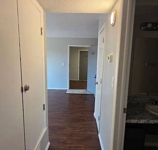 Bethany Place Apartments - Near Eldon Lyon and Downtown Bethany! — Photo 24