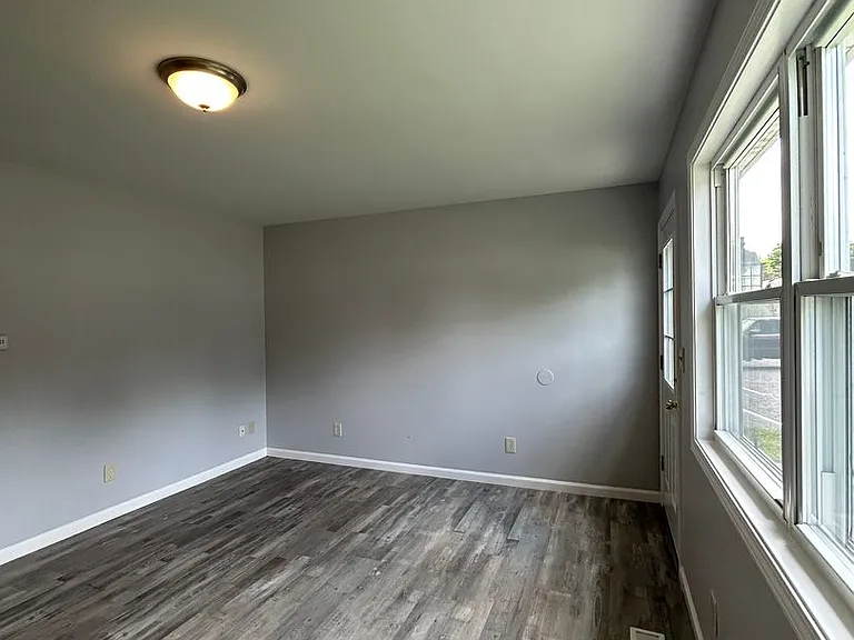 306 Harrison St — Photo 3