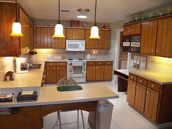4th image of 1605 Claremont Ter