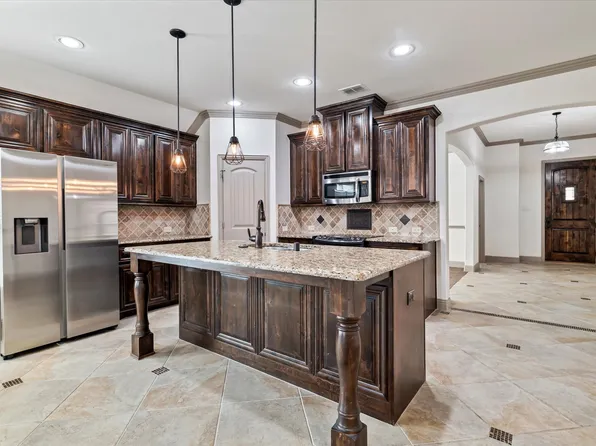 945 Lake Meadow Ln, Little Elm, TX 75068