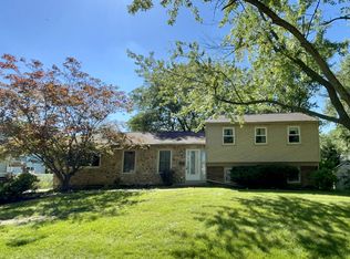 300 N Braintree Dr, Schaumburg, IL 60194
