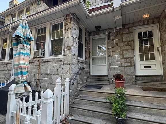 2nd image of 3236 Wellington St
