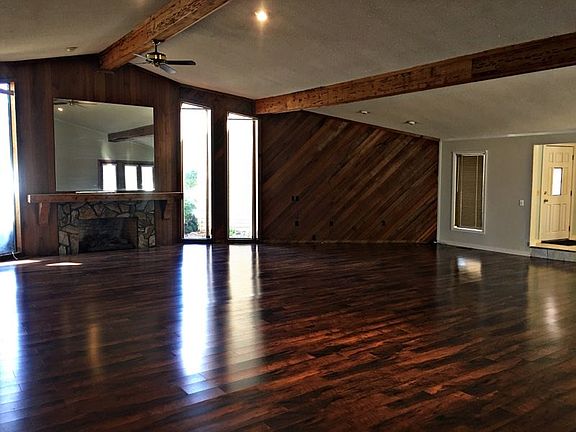 2nd image of 55 Oakwood Cir