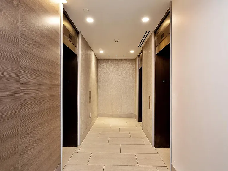 2020 Walnut St #9M — Photo 5