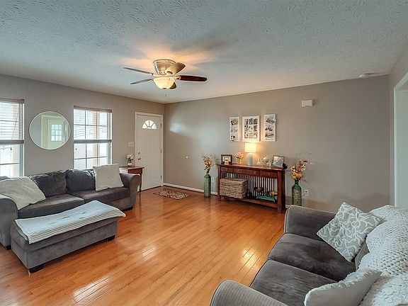 3rd image of 208 Thomas St