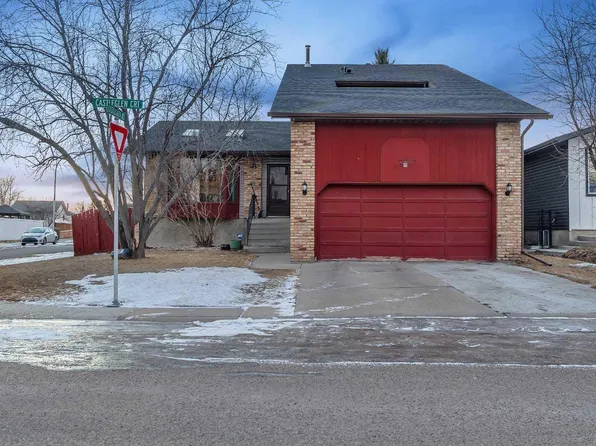 48 Castleglen Ct NE, Calgary, AB T3J 2B8