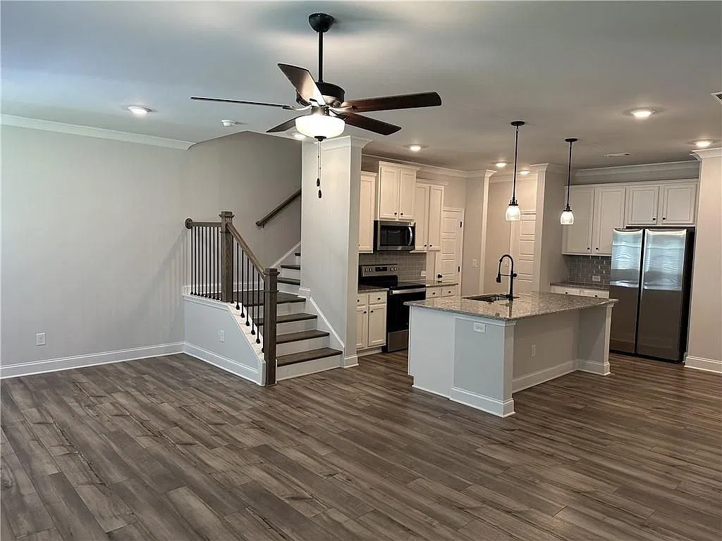 3 bed, 3.0 bath, 2033 sqft, $1,950 — Photo 3