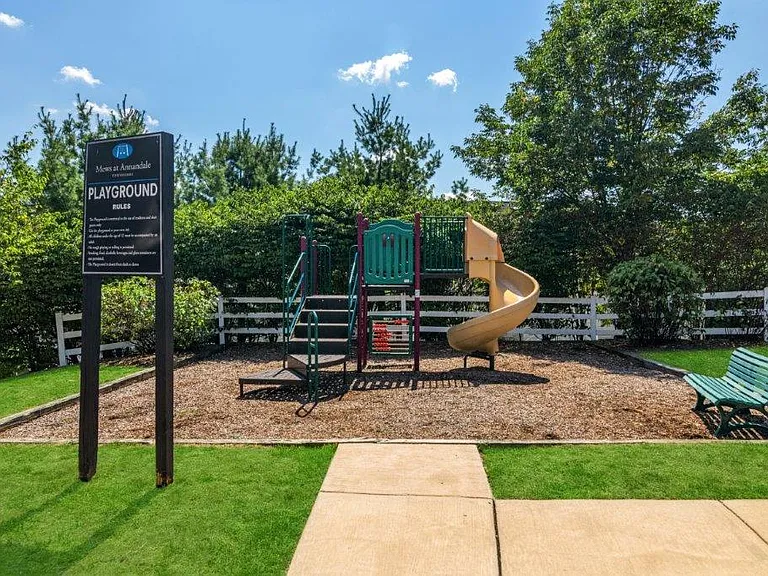 Mews at Annandale Townhomes — Photo 13
