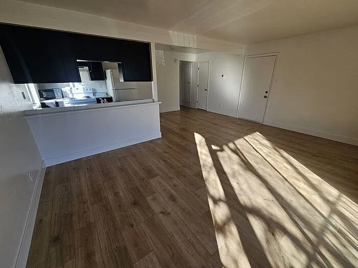 1 bed, 1.0 bath, 650 sqft, $1,000 — Photo 2