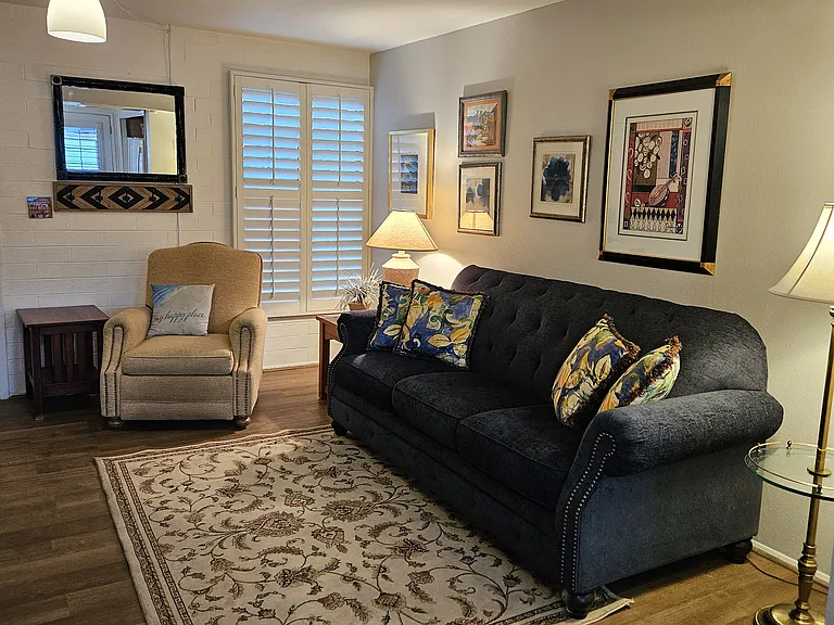 387 S Paseo Quinta #C — Photo 3