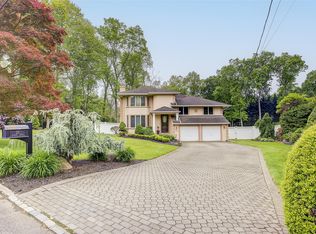 23 Sandra Dr, Dix Hills, NY 11746