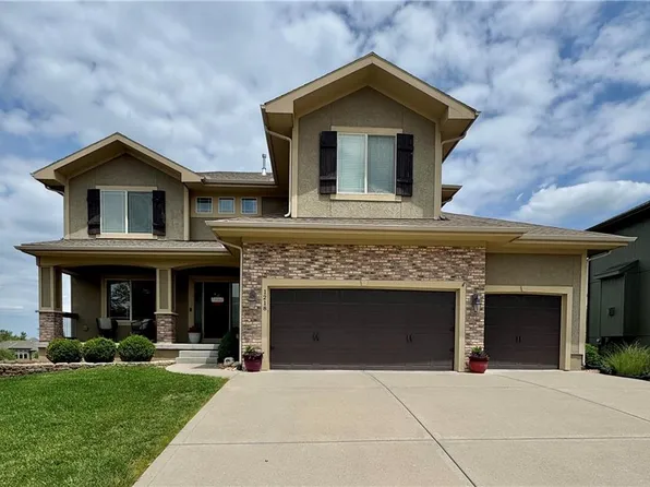 1218 Becket Ct, Raymore, MO 64083