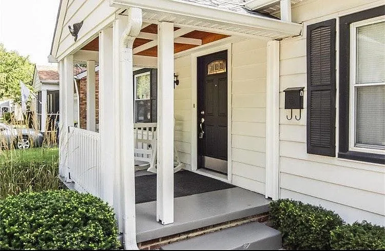5833 Indianola Ave — Photo 2