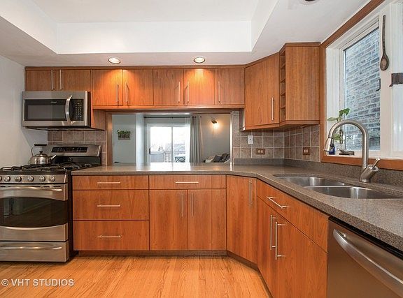 5th image of 1221 N Damen Ave