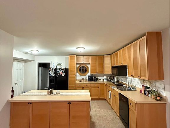 4th image of 221 Shadow Glen Ct