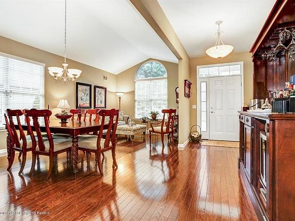 4th image of 704 Michael Ct