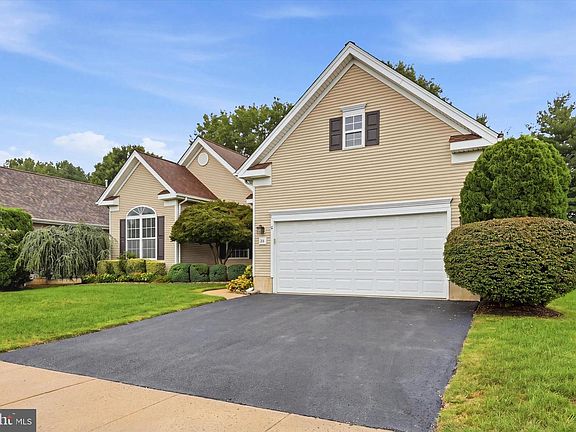 3rd image of 33 Barbary Ln
