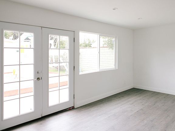 5th image of 5751 Mammoth Ave