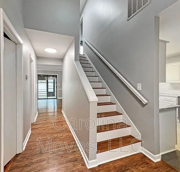 419 Sparrow Hawk Ct — Photo 9
