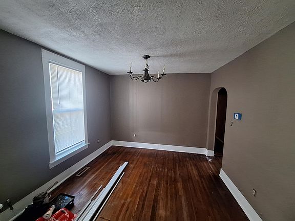 4th image of 1110 N Warren Avenue
