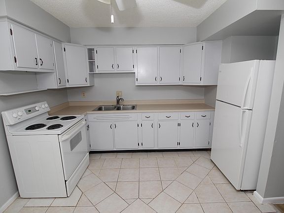 3rd image of 127 West Ct