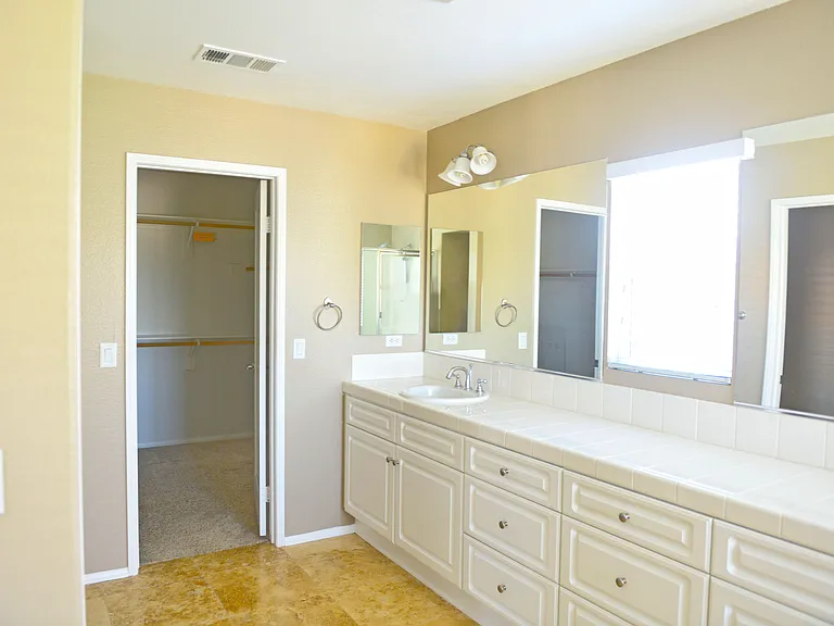 45767 Klamath Ct — Photo 32