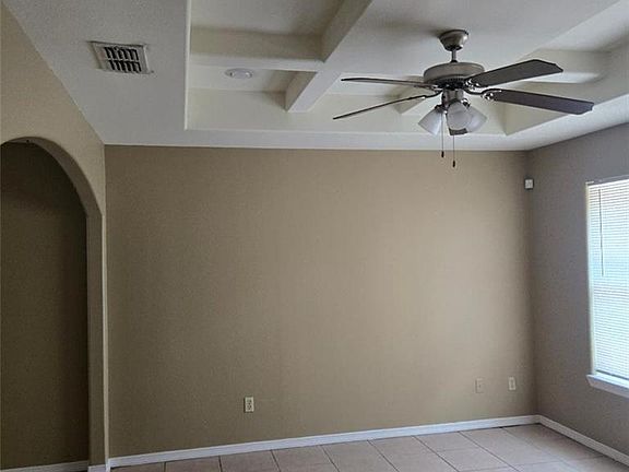 5th image of 807 W Emerald Dr APT D