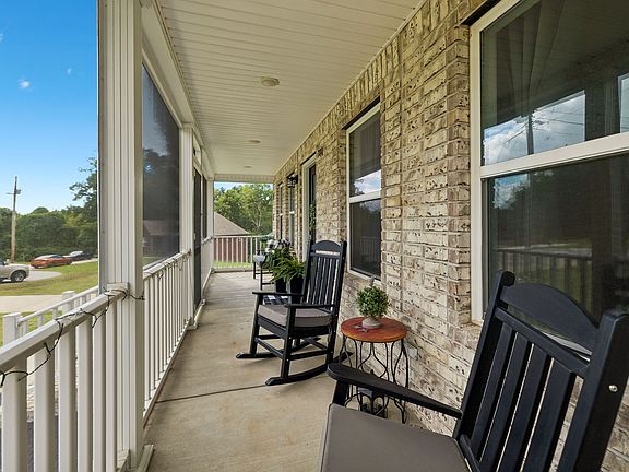 4th image of 380 Mockingbird Ln