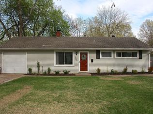 7509 Briar Dr, Prairie Village, KS 66208