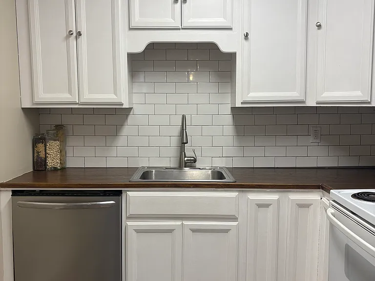 1900 Anderson Ave — Photo 6