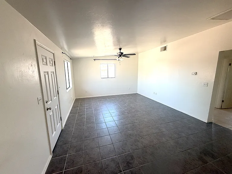 4344 N Iroquois Ave — Photo 3