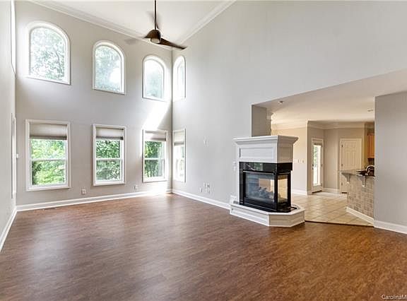 5th image of 243 Fernbrook Dr