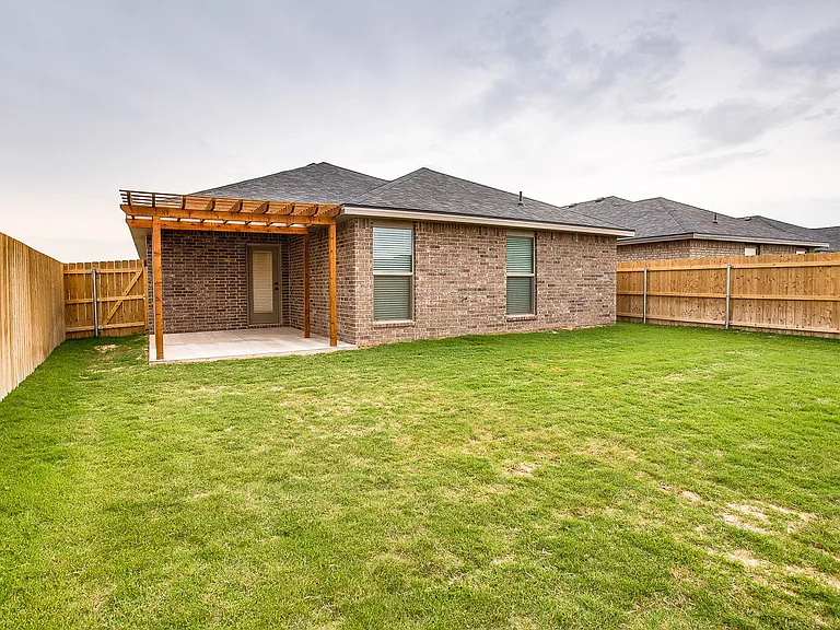 13702 Avenue R — Photo 18