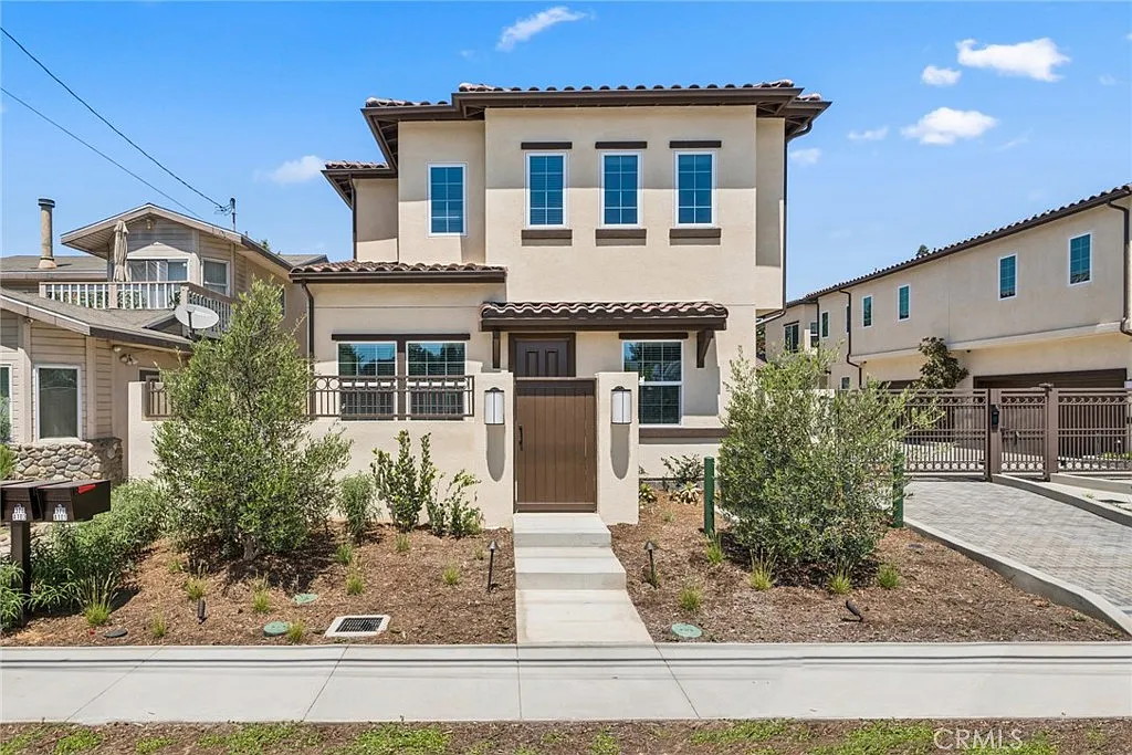 3 bed, 2.5 bath, 1441 sqft, $4,950 — Photo 1