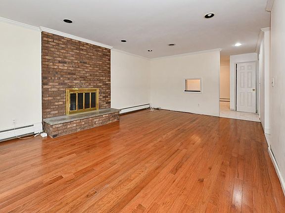 2nd image of 22 Gloria Dr