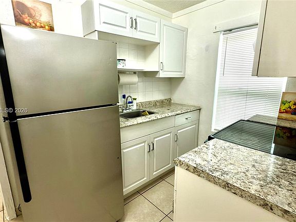 3rd image of 616 SW 8th Ave